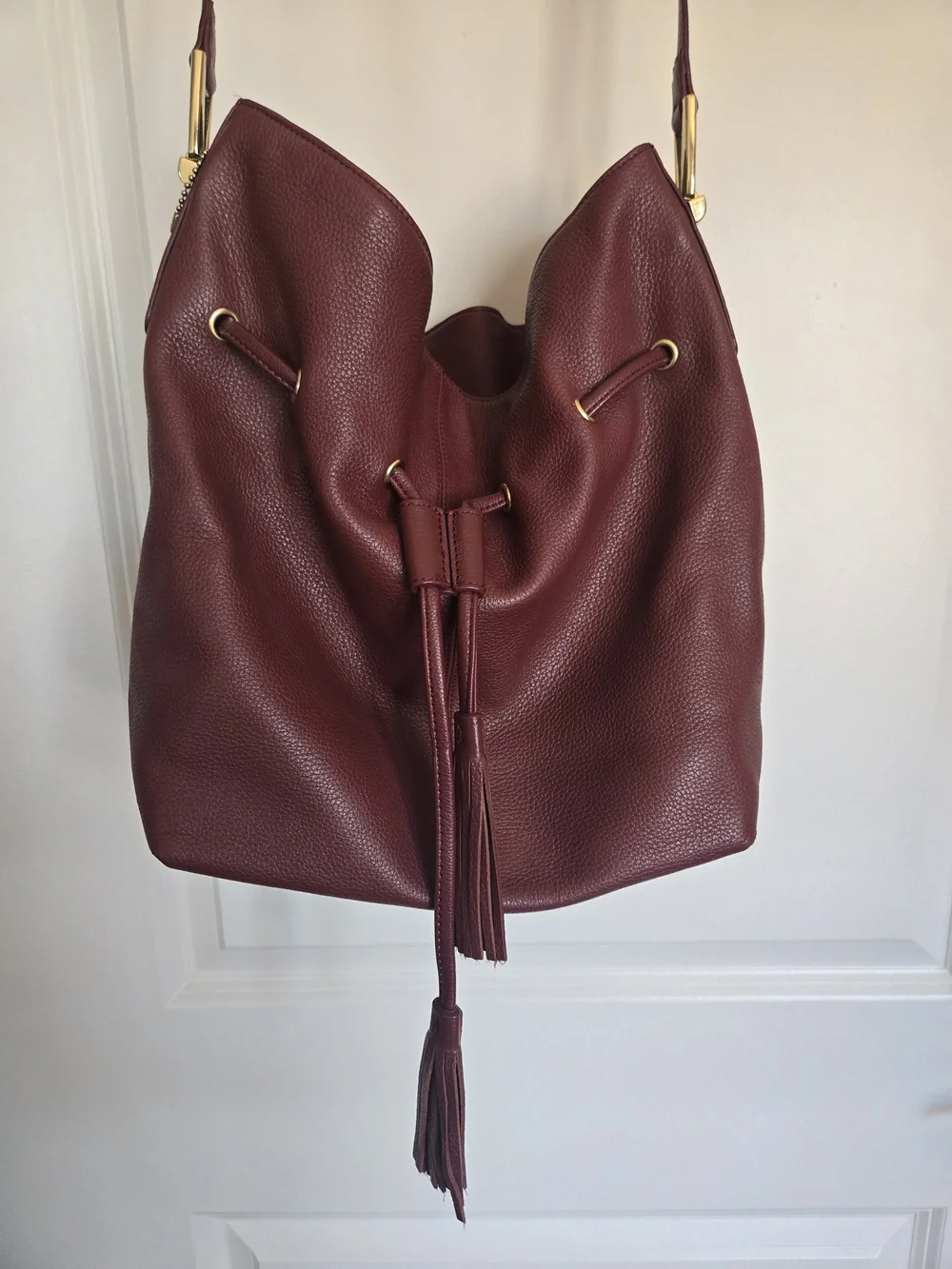 Clarks Burgundy Genuine Leather Tassel Bucket Bag Adjustable Crossbody